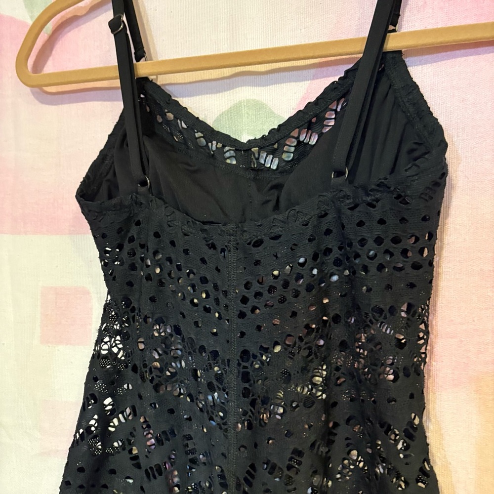 Robin Piccone Black Crochet Sexy Lace One Piece EUC Swimsuit Size 4 Cutouts Cute - Picture 4 of 9